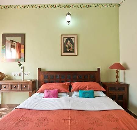 Bed and Breakfast Chhoti Haveli Нью-Дели Экстерьер фото