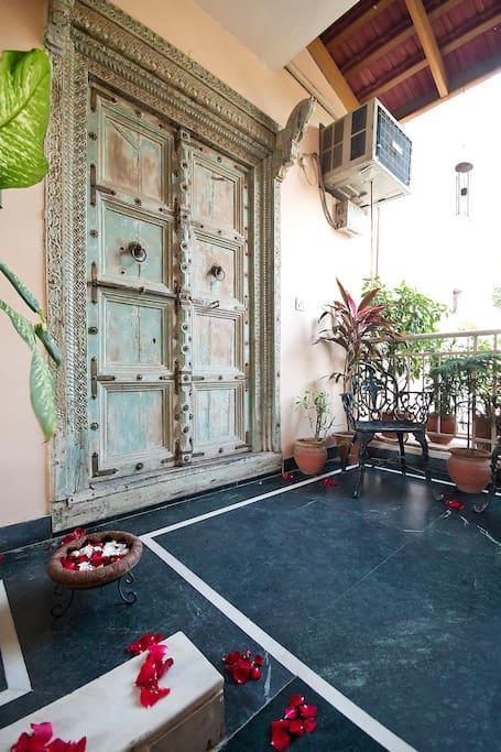 Bed and Breakfast Chhoti Haveli Нью-Дели Экстерьер фото